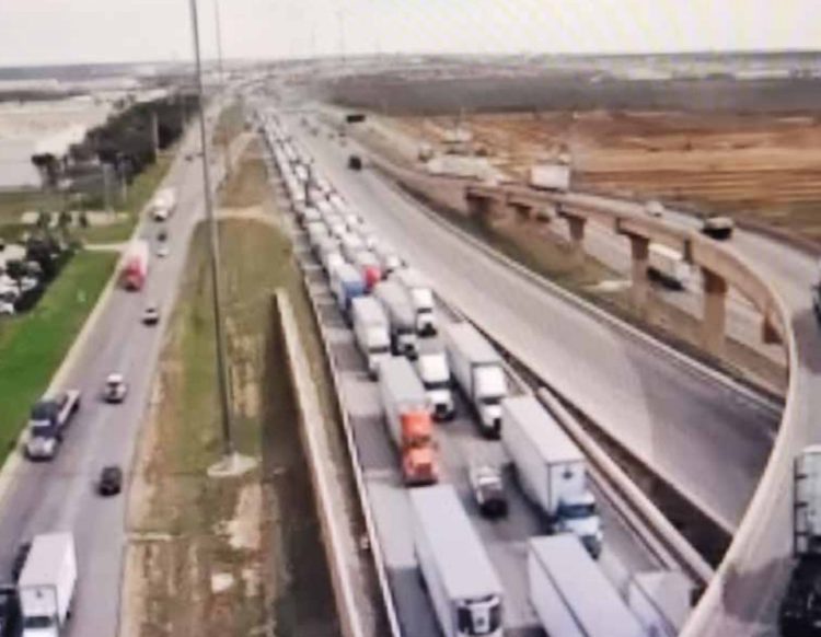 AFECTACIÓN AL COMERCIO Falla de sistema paraliza aduana de NLD y colombia