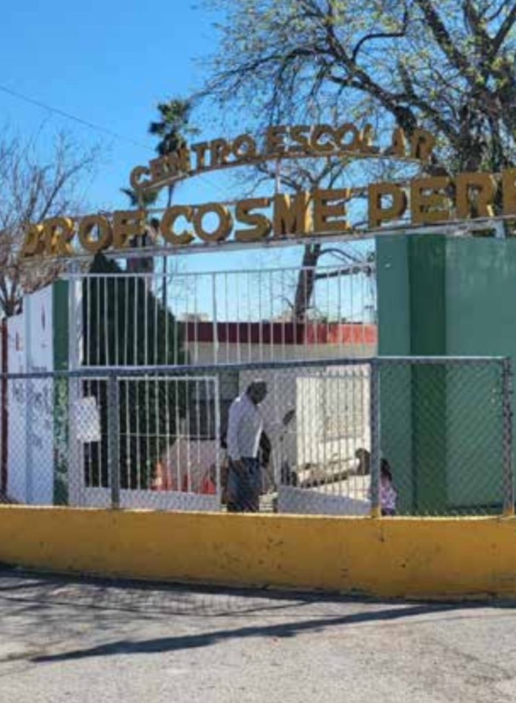 Tiene escuela Cosme Pérez nuevo director