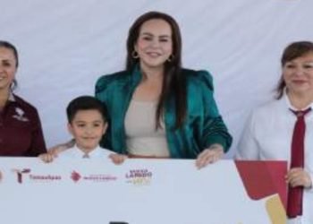 ENTREGA CARMEN LILIA CANTUROSAS Más de 12 mil Becas UNE a alumnos de educación básica