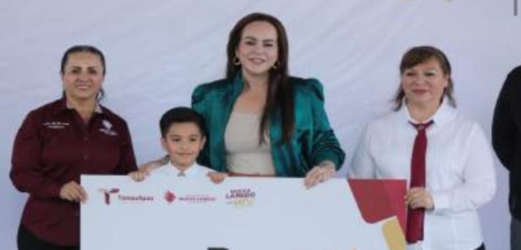 ENTREGA CARMEN LILIA CANTUROSAS Más de 12 mil Becas UNE a alumnos de educación básica