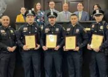 Dan reconocimiento a oficiales por pronta respuesta en Alexander