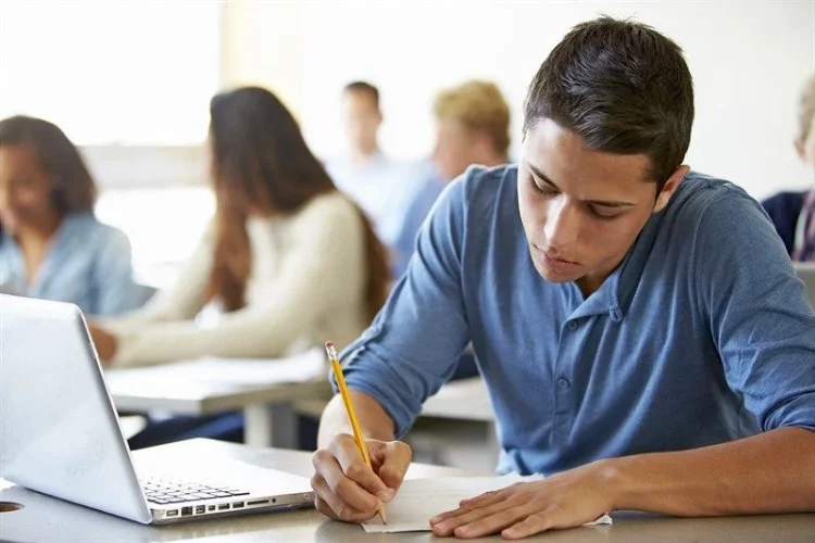 Preparándote para el Éxito: Principales Conocimientos al Entrar a una Carrera Estudiantil