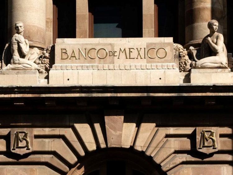 Banxico Decide Mantener Tasa de Interés en 11.25% Frente a Retos Futuros