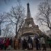 Huelga en la Torre Eiffel Deja a Turistas sin Acceso al Monumento