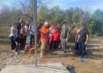 Encuentran a 73 migrantes y recuperan tres cuerpos en el río Bravo en Piedras Negras, Coahuila