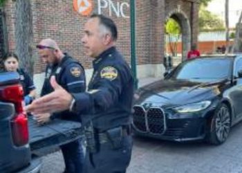 Jefe de Policía frustra robo de auto y atrapa al ladrón