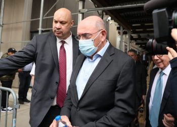 Exdirector Financiero de Trump Admite Culpa por Perjurio en Juicio Civil