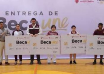 GOBIERNO MUNICIPAL Realiza entrega simbólica de las Becas Deportivas
