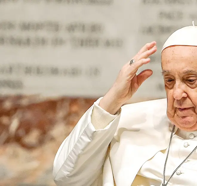 Zelenski rechaza sugerencia del Papa de «izar la bandera blanca» ante Rusia