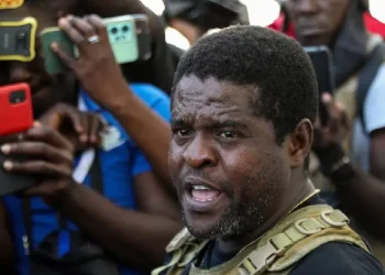 Líder Criminal de Haití Amenaza a Políticos en Medio de la Crisis Social