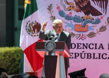 México avanza hacia la autosuficiencia en producción de gasolinas, asegura López Obrador