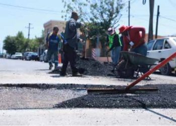 Atienden reportes de bacheo