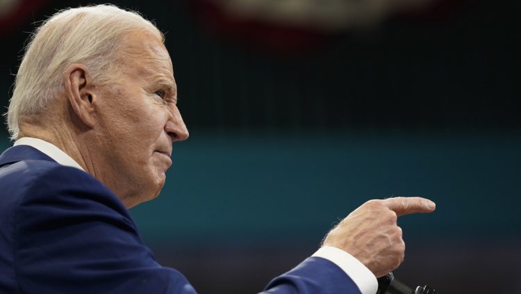 Manifestantes Pro-Palestinos Interrumpen Discurso de Biden; Les da la Razón