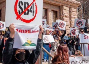 FALLO DE TRIBUNAL Ley SB4 continuará bloqueada en Texas