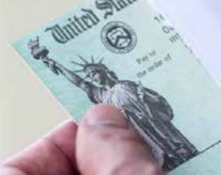 Miles reciben reembolso de impuestos en Laredo