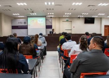 Capacitan a servidores públicos sobre tema de Violencia Vicaria