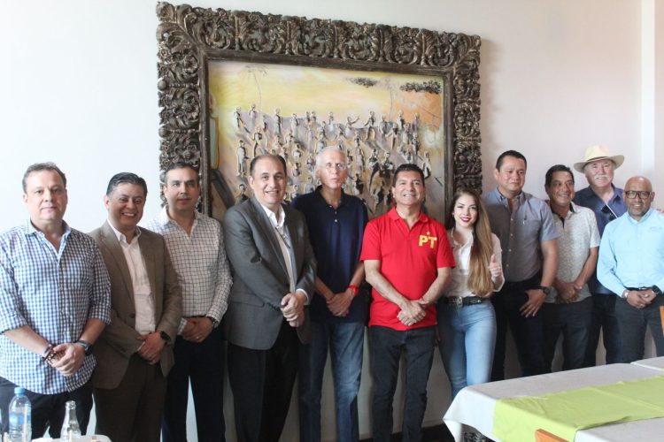 Se reúne Cendy Robles con agentes aduanales y transportistas