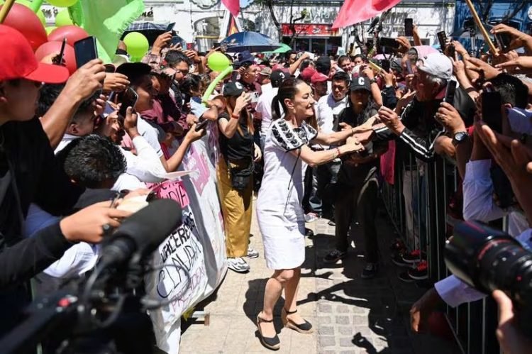 Sheinbaum aboga por democratizar el INE