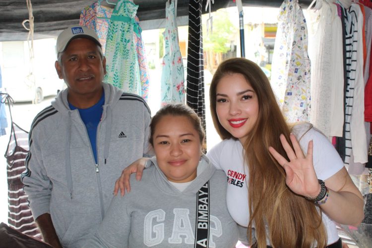 Cendy Robles Genera empatía en Tianguis de la paz