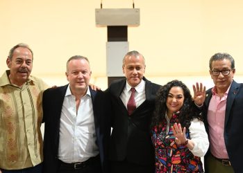 Maestros de Nuevo Laredo respaldan a Olga Sosa para continuar la 4T