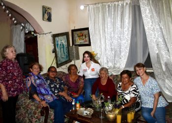Cendy Robles se reúne con familias de Madero para compartir propuestas