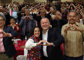 CCR y Olga Sosa prometen mejoras para maestros con reformas y preparatorias