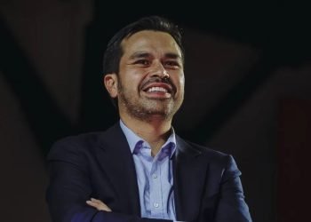 Álvarez Máynez se compromete a duplicar inversión en primera infancia
