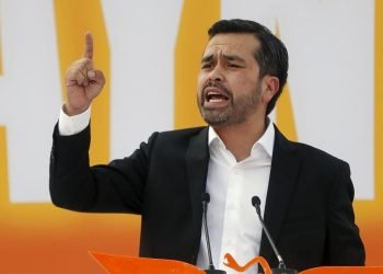 Máynez aboga por la decencia en la reducción de la jornada laboral