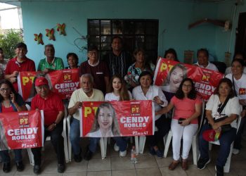 Cendy Robles promueve diálogo con adultos mayores en Tampico