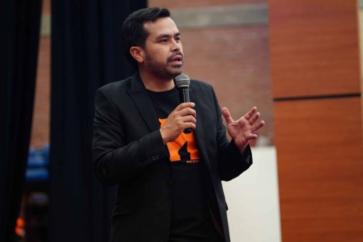 Máynez acusa de plagio a Sheinbaum y Gálvez