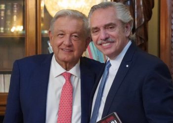 López Obrador se distancia de Milei y destaca amistad con Alberto Fernández