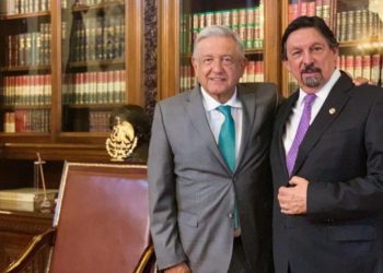 AMLO y Napoleón Urrutia abordan iniciativas clave sobre pensiones y laborales en Palacio Nacional
