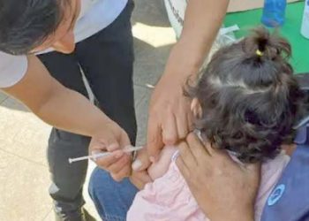 SECTOR SALUD Insiste a papás vacunar a hijos contra el sarampión