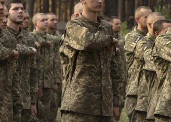 Ucrania Suspende Servicios Consulares para Hombres en Edad de Combatir