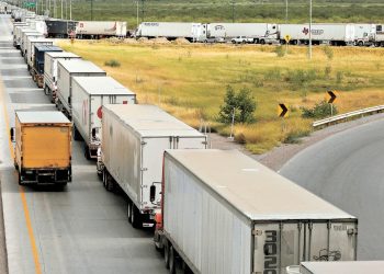 Moviliza sector transporte el 57% de carga nacional
