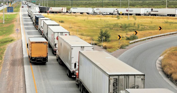 Moviliza sector transporte el 57% de carga nacional