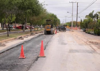 SECRETARÍA DE OBRAS PÚBLICAS Trabaja en el recarpeteo de calles y avenidas de la ciudad