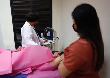 Continúan atenciones en las Clínicas UNE