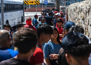 ANUNCIAN 300 MILLONES DE DÓLARES Asignan fondos federales para migrantes