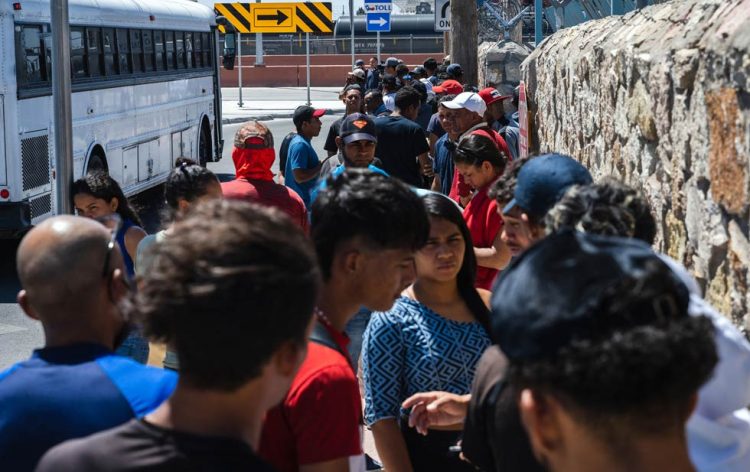 ANUNCIAN 300 MILLONES DE DÓLARES Asignan fondos federales para migrantes