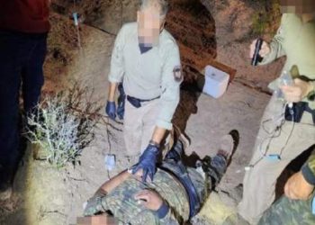 A PUNTO DE MORIR Migrante es rescatado por agentes de CBP