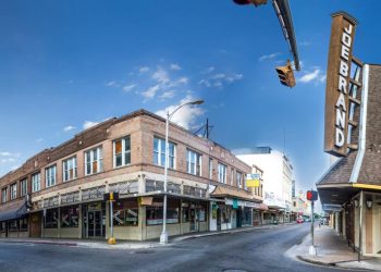 EN LAREDO, TEXAS Luchan por revivir el Centro Histórico
