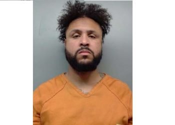 Arrestan agente federal por conducir intoxicado