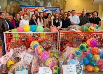 Promueve UAT colecta de juguetes para conmemorar el Día del Niño