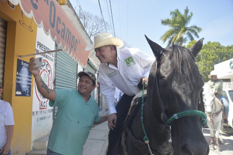 Geño reaviva las cabalgatas con éxito en Ocampo