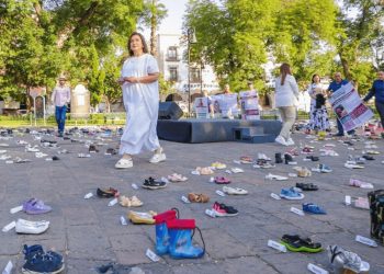 Gálvez promete protección a niños huérfanos