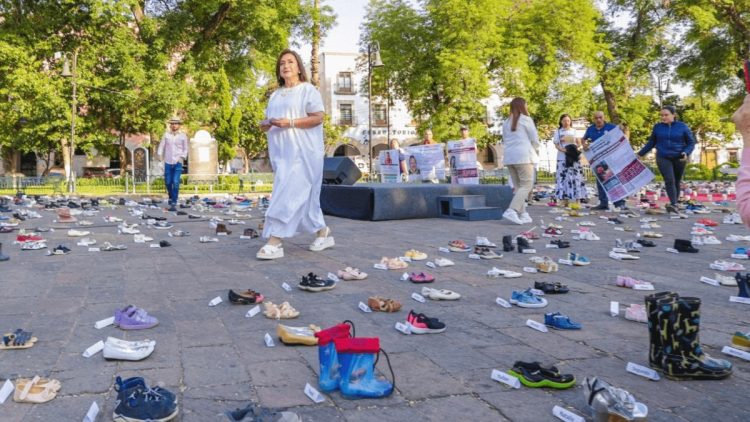 Gálvez promete protección a niños huérfanos