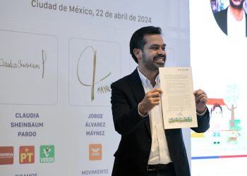 Máynez promete jubilar la vieja política en Sonora y México