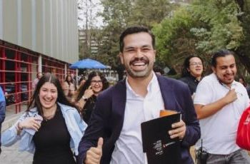 Máynez insta a jóvenes a informarse sobre los candidatos