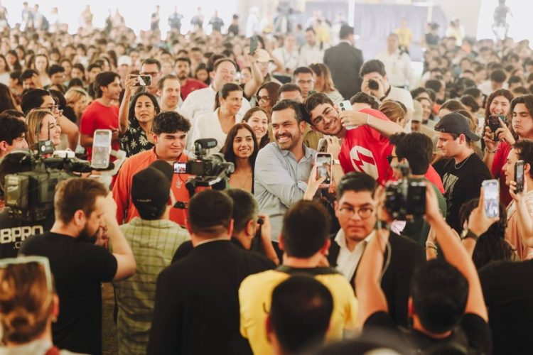 Máynez propone salario mínimo de 10 mil pesos